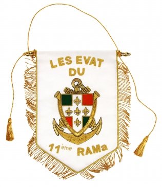 Bannière brodée main