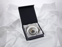 Coupelle avec médaille avec applique
