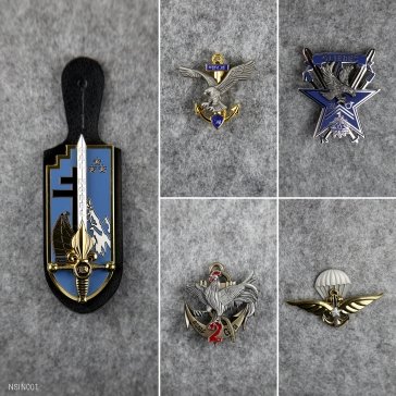 Insigne 3D émaillé avec une applique